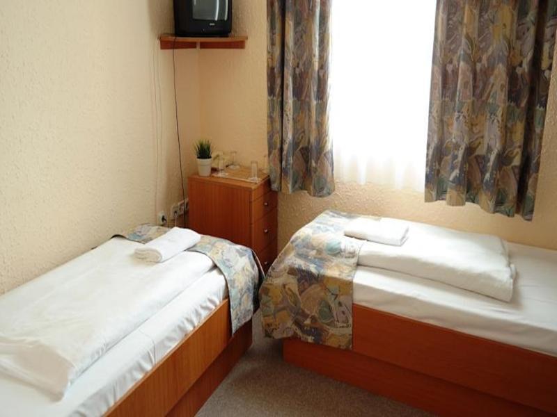 Hotel Berlin Budapest Ngoại thất bức ảnh
